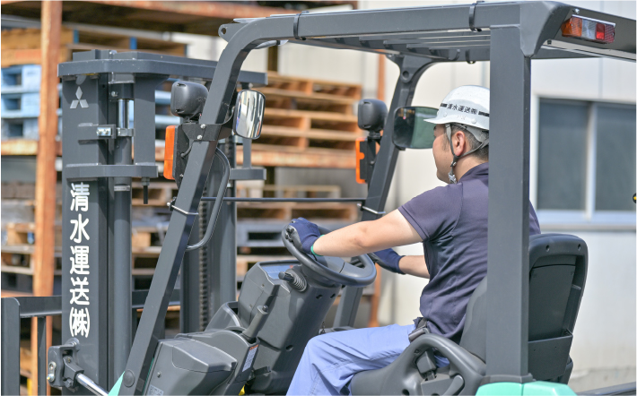 フォークリフト作業のプロ集団